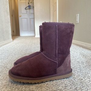 UGG AUSTRALIA WOMENS CLASSIC SHORT 
PURPLE